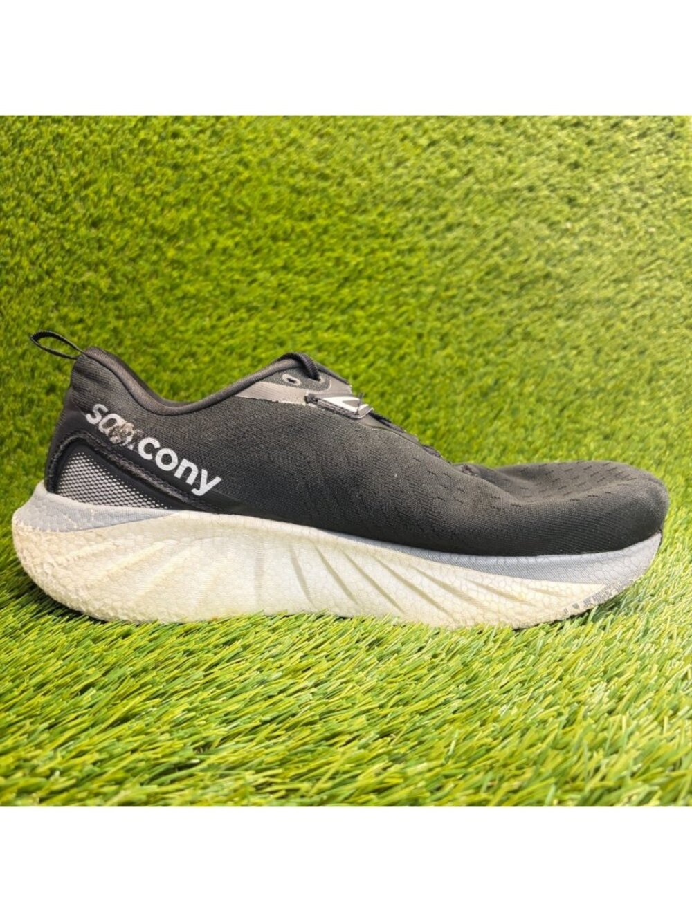 Saucony Triumph 22 Mens Size 10.5E Black Athletic Running Walking Shoes Sneakers